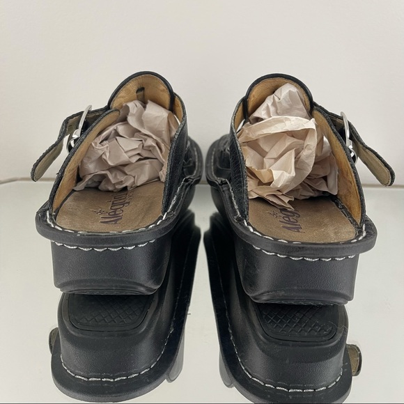 ALEGRIA Classic Breezy Dusty Black Lazer Cut Clog - Picture 5 of 11